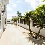 Modern Apartment Spacious Double Bed Off Road Parking Suite 8