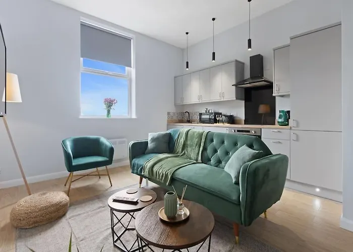 Modern Apartment Spacious Double Bed Off Road Parking Suite 8